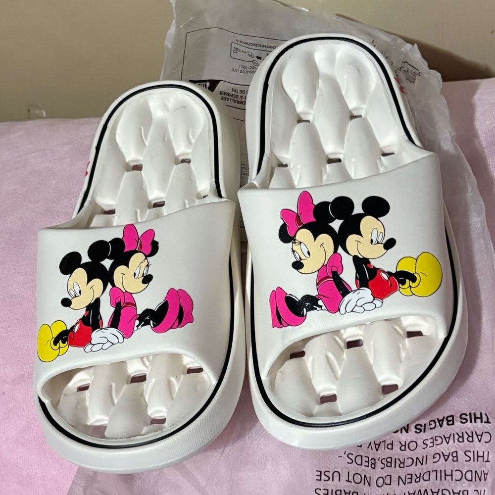 Disney White and Black Eva Slides women’s 7/8 (38-39) New